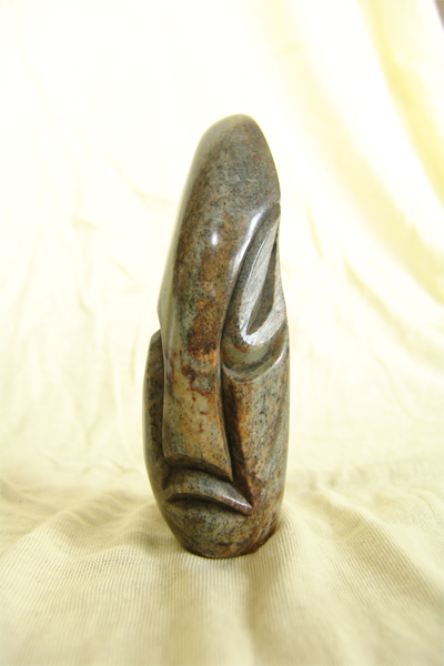 alien face (gezicht beeld van steen)