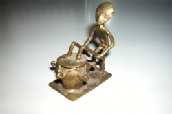 beeld-drumming-man---messing-beeldje-drummende-man