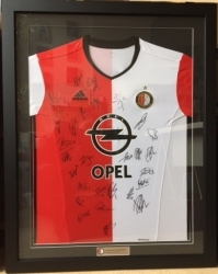 feyenoord-voetbalshirt-ingelijst-in-zwarte-bloklijst