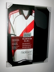 Nielsen-Framebox-3D-o.a.-voor-inlijsten-voetbalshirts