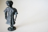 beeld-meisje-met-jurk-brons-beeldje